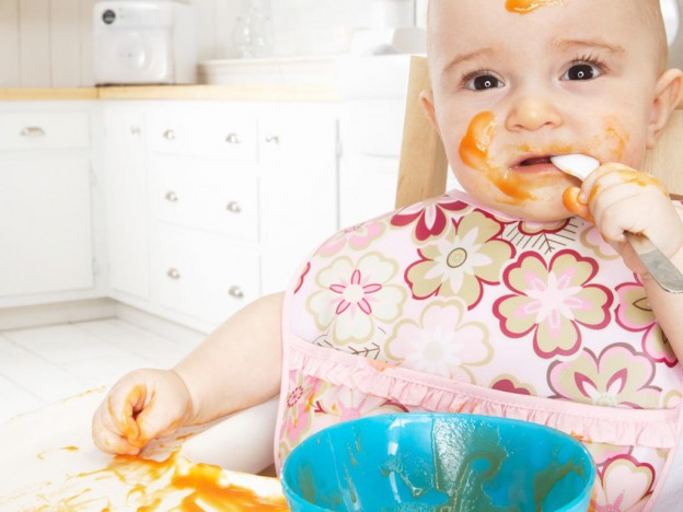 ¿Cómo estimular al bebe a masticar los alimentos?